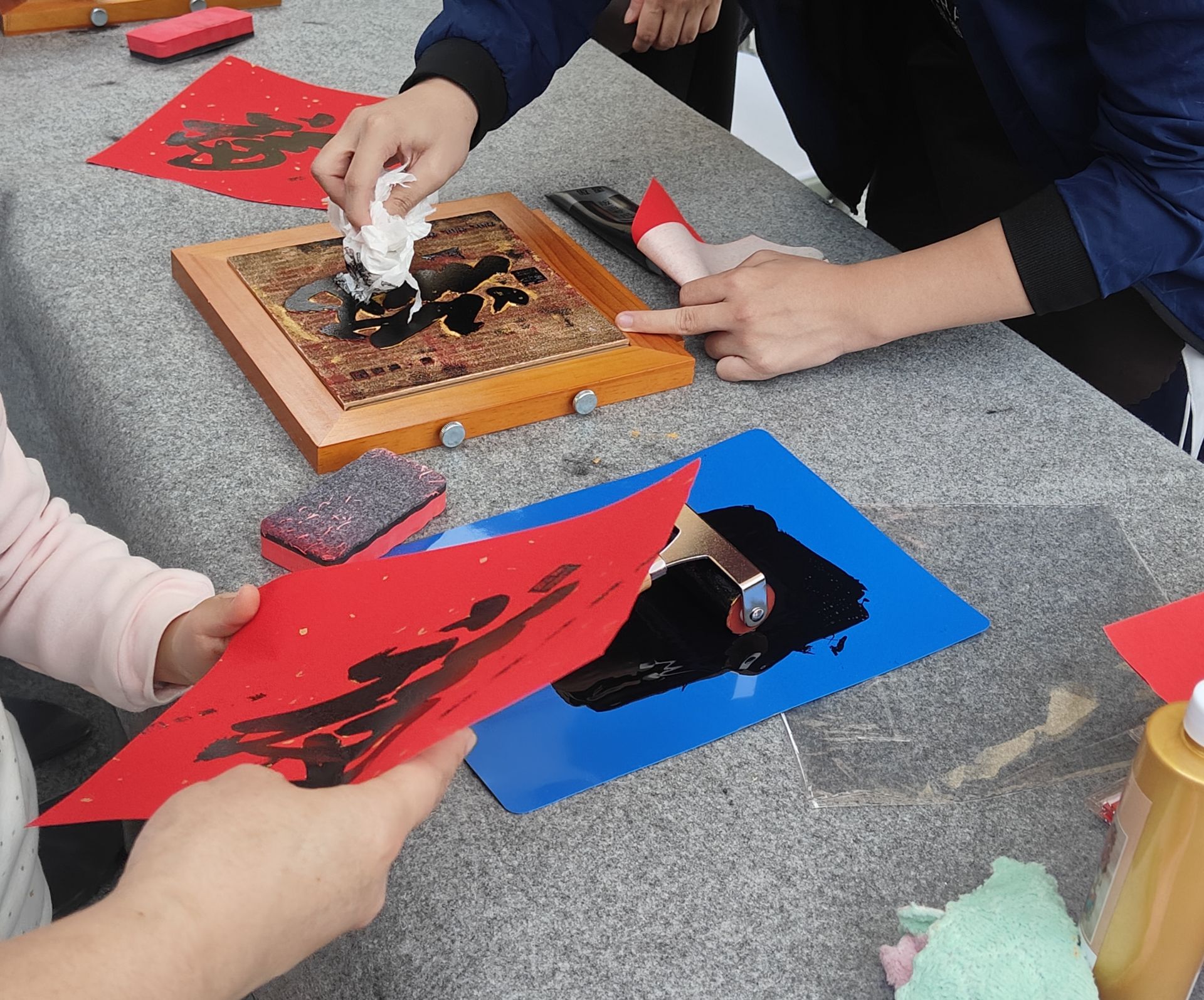 書香氤氳年味濃 新春游園添暖意 迎新春游園會(huì)在深圳圖書館北館舉辦