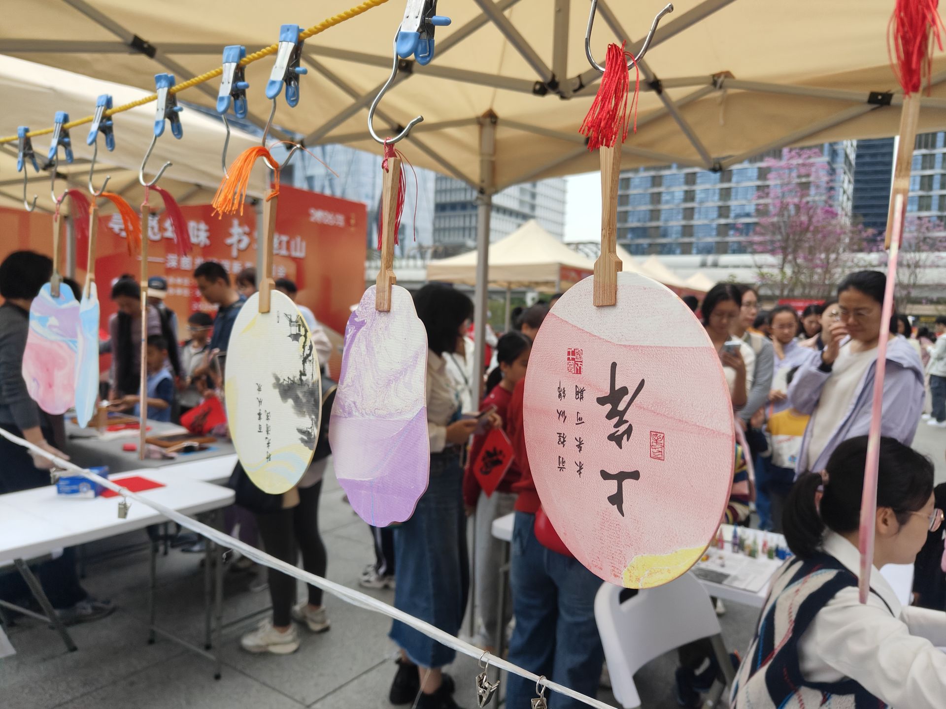 書香氤氳年味濃 新春游園添暖意 迎新春游園會(huì)在深圳圖書館北館舉辦